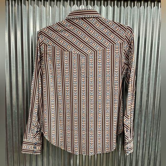 Cinch Ladies Long Sleeve Button Down - Picture 2 of 4